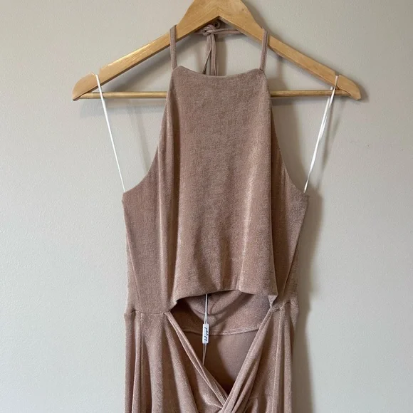 Petal & Pup Sandy Gold Metallic Scarlette Halter Cutout Maxi Dress Size 12 - Picture 4 of 9